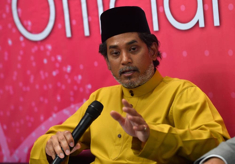 Health Minister Khairy Jamaluddin speaks during the launch of Hematogenix Malaysia, the country’s first central clinical oncology research laboratory in Cyberjaya July 22, 2022. — Bernama pic