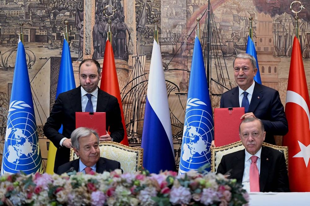 Minister of Infrastructure of Ukraine Oleksandr Kubrakov (left), United Nations (UN) Secretary-General Antonio Guterres (centre to left), Turkish President Recep Tayyip Erdogan (centre to right) and Turkish Defence Minister Hulusi Akar (right) attend a signature ceremony of an initiative on the safe transportation of grain and foodstuffs from Ukrainian ports, in Istanbul, on July 22, 2022. ― AFP pic