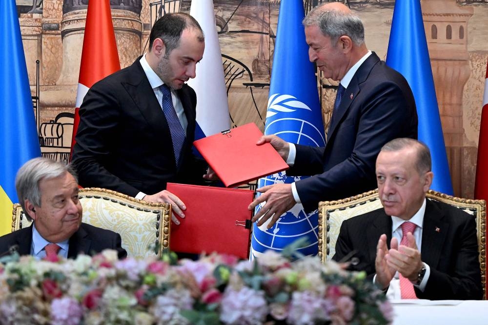 (From left) Minister of Infrastructure of Ukraine Oleksandr Kubrakov, United Nations (UN) Secretary-General Antonio Guterres, Turkish President Recep Tayyip Erdogan and Turkish Defence Minister Hulusi Akar attend a signature ceremony of an initiative on the safe transportation of grain and foodstuffs from Ukrainian ports, in Istanbul, on July 22, 2022. ― AFP pic