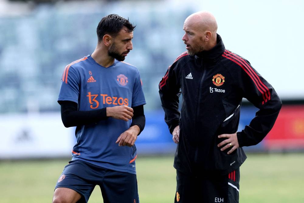 Manchester United's Bruno Fernandes talks to the team's manager Erik ten Hag during a training session in Perth on July 21, 2022, ahead of their tour match against Aston Villa. — AFP pic