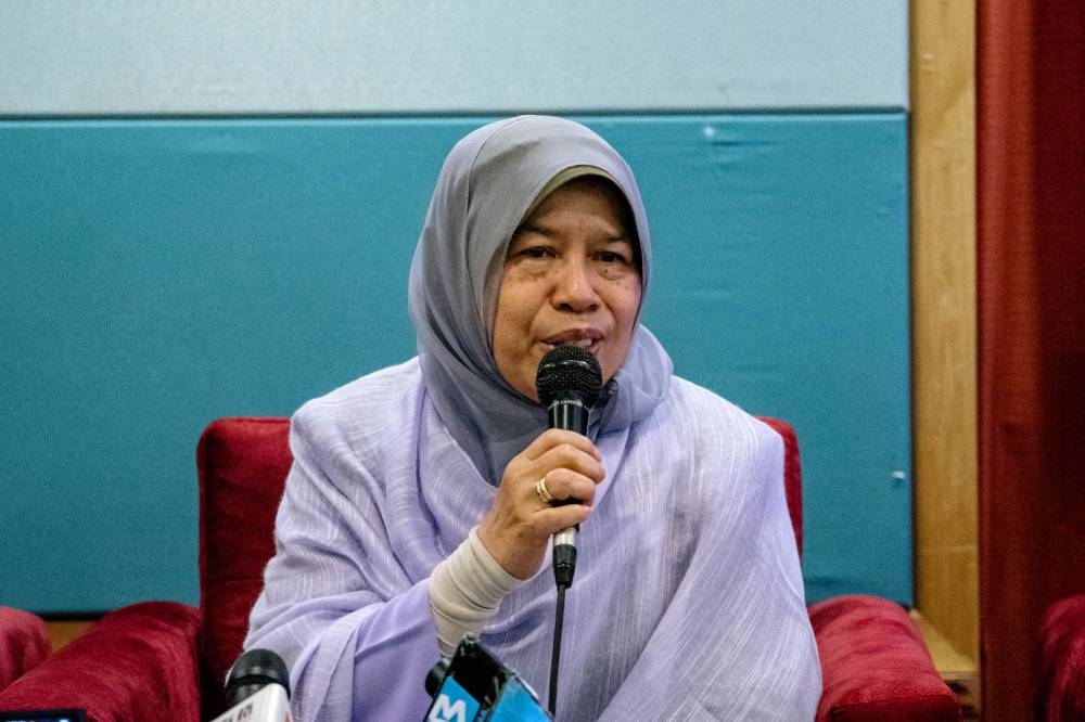 Minister of Plantation Industries and Commodities Datuk Zuraida Kamaruddin said that the ministry remained optimistic that China would be increasing its palm oil imports. — Picture by Firdaus Latif
