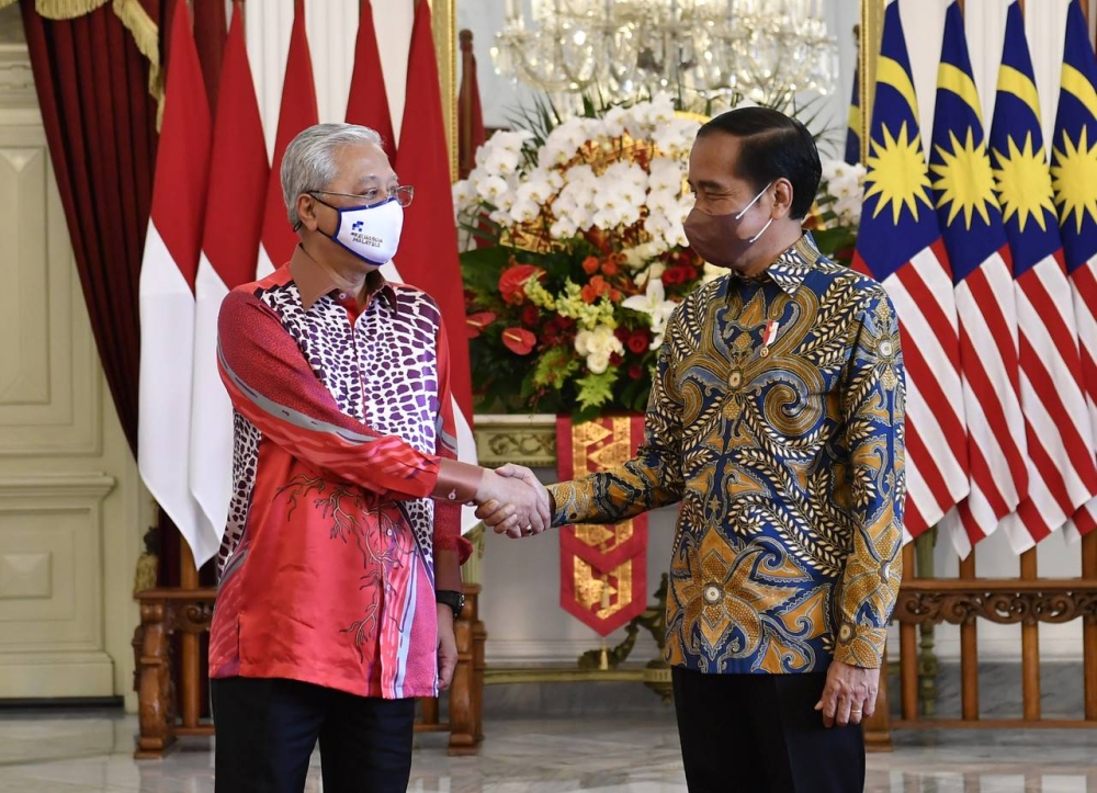 President Joko Widodo of Indonesia greets Prime Minister Datuk Seri Ismail Sabri Yaakob (left) at Istana Merdeka in Jakarta April 1, 2022. — Bernama pic