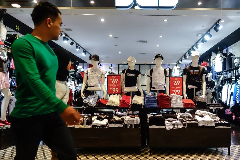 Department of Statistics Malaysia Chief statistician Datuk Seri Mohd Uzir Mahidin said the private sector continued to be the main driver with a contribution of 77.6 per cent, registering an expansion of 2.6 per cent as compared to the preceding year. — Picture by Shafwan Zaidon