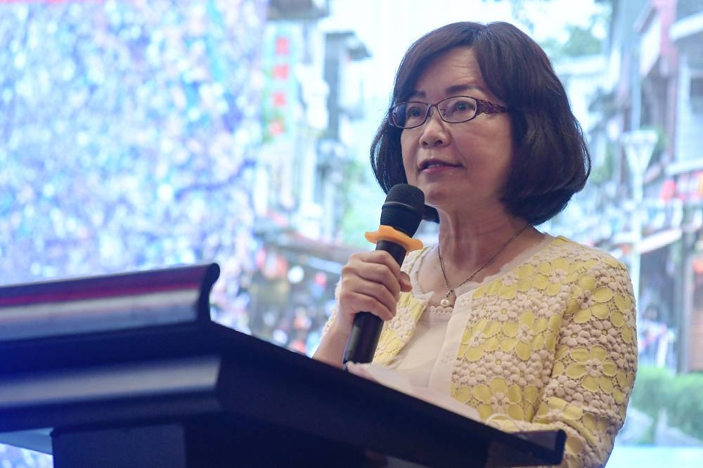 Representative of Taipei Economic and Cultural Office in Malaysia Anne Hung delivering her speech at the Taiwan Scholarship & MOE Huayu Enrichment Scholarship Award Ceremony 2022 in Kuala Lumpur July 25, 2022. — Bernama pic
