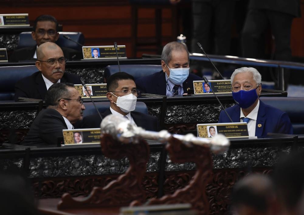 Azmin (centre) said that in April, the country's trade registered RM231.44 billion, with exports amounting to RM127.49 billion. — Bernama pic