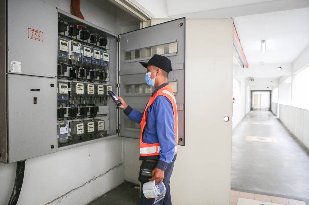 Multiple locations in the Klang Valley, including shopping centres, are facing electricity disruptions. ― Picture by Yusof Mat Isa