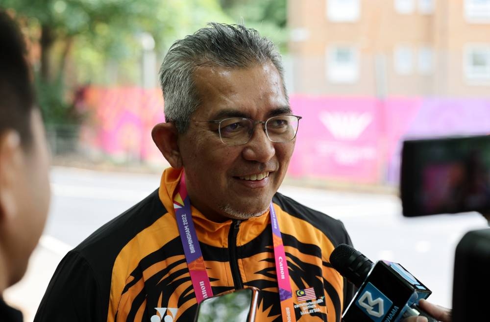 Malaysian Contingent Chef de Mission to the 2022 Commonwealth Games Datuk Shahrul Zaman Yahya speaks to reporters outside the athletes’ village at the University of Birmingham, July 27, 2022. — Bernama pic 