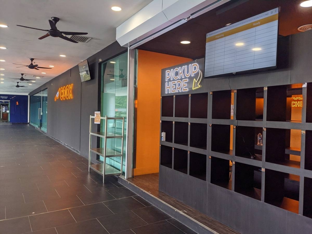 Coox cloud kitchen offers a space for F&B operators who needed a kitchen space but didn’t want to break the bank. —  Picture courtesy of ShopeeFood 
