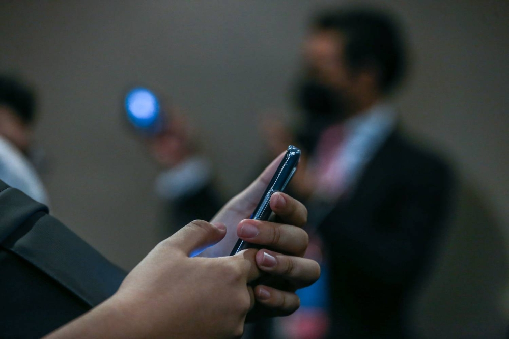 Article 34 in the Bill sighted by Malay Mail would compel a user to provide their devices’ passwords for the purpose of investigation, should an officer have reasonable reasons to believe that the person they suspect has purchased or has been buying tobacco products and/or smoking devices. — Picture by Hari Anggara