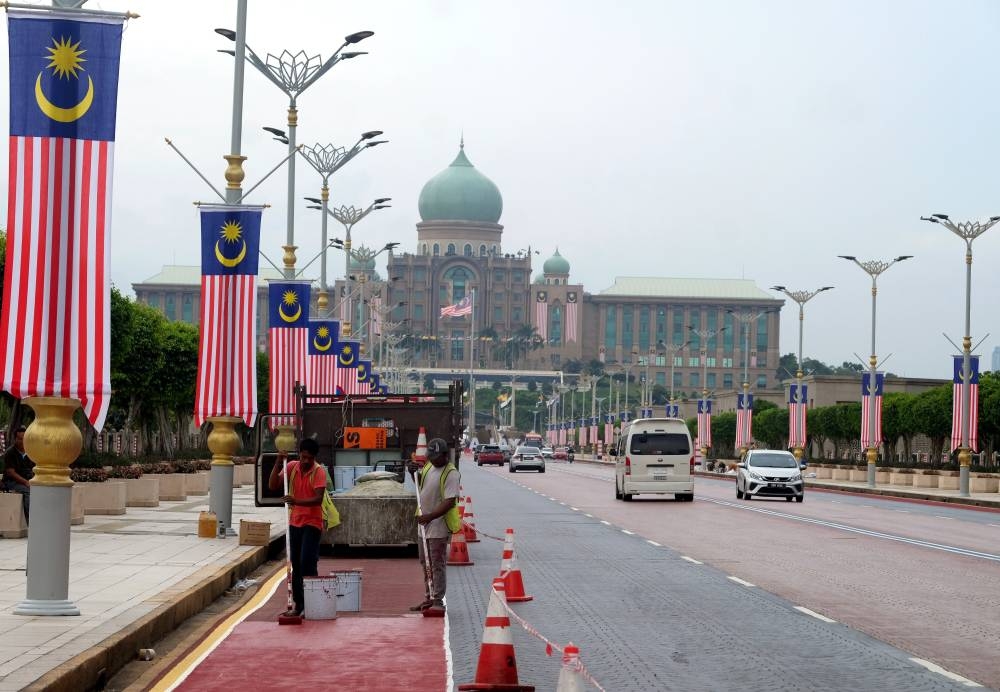 Prime Minister Datuk Seri Ismail Sabri Yaakob said exports grew 38.8 per cent year-on-year to RM146.2 billion in the month while imports soared 49.3 per cent to RM124.2 billion. — Bernama pic 