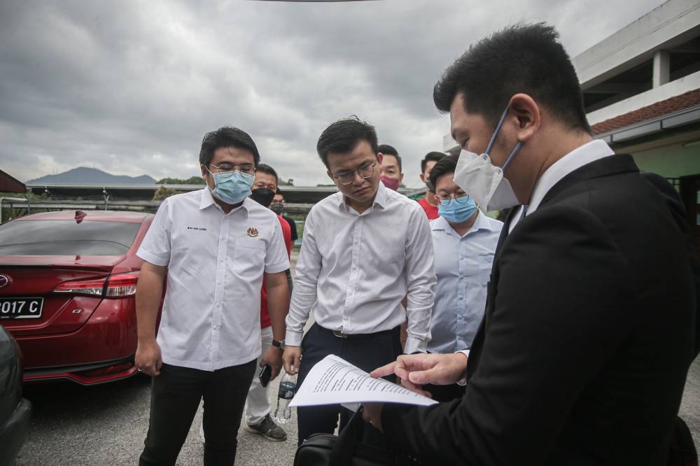 Tiw (centre) and Muhammad Sheith were reported to have participated in a flashmob urging then prime minister Tan Sri Muhyiddin Yassin to step down for allegedly failing to govern the country. — Picture by Farhan Najib