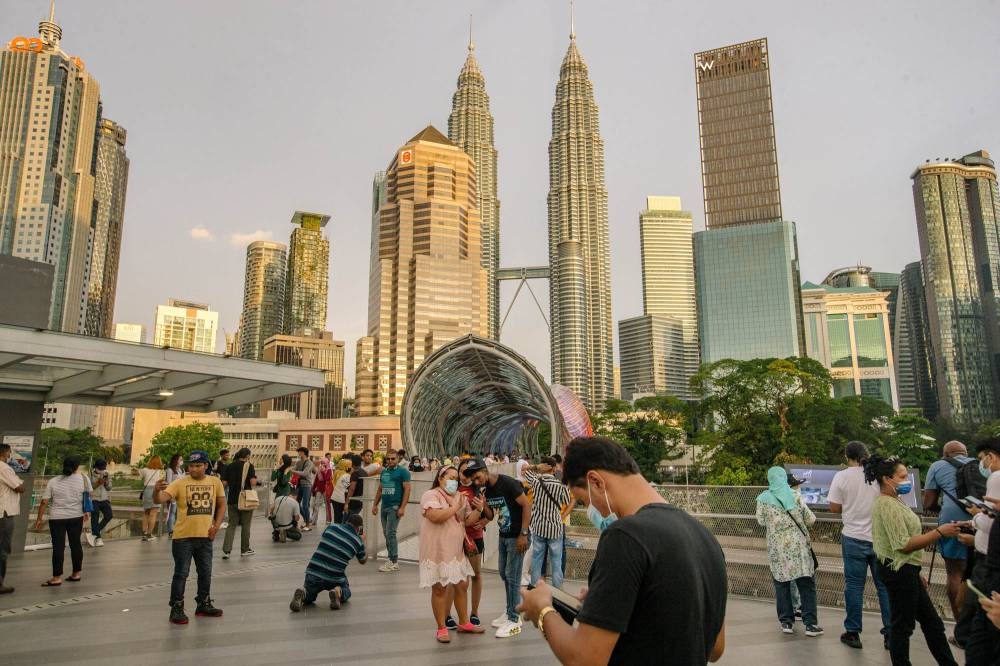 Statistics Dept: Malaysia's population rises to 32.7 million in 2022, but growth rate curtailed by restrictions on non-citizens - Vimarsana News