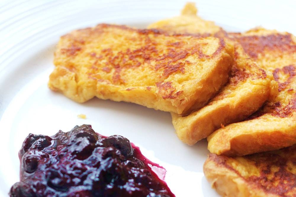 Looks like French toast and tastes like coconut pancakes? This ‘santan