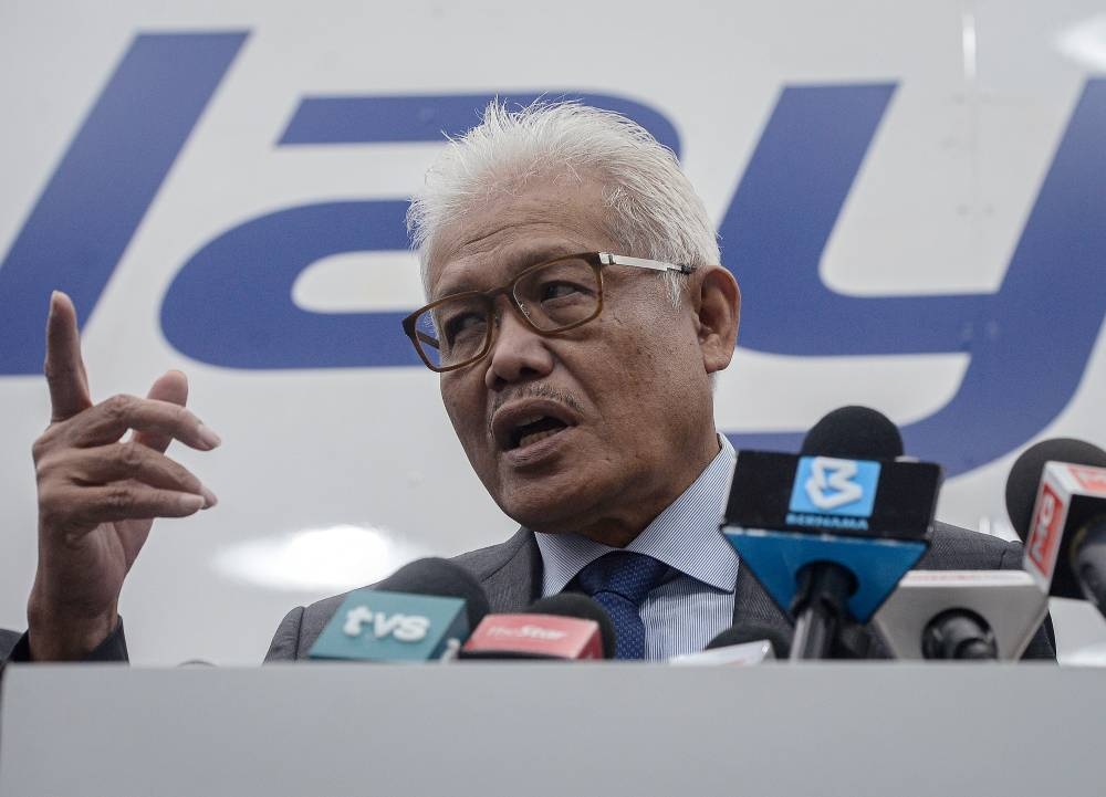 Home Minister Datuk Seri Hamzah Zainudin said while enforcement activities are carried out via various approaches including air, sea and land, all parties should give serious attention to the issue as national security is a joint responsibility. — Bernama pic 