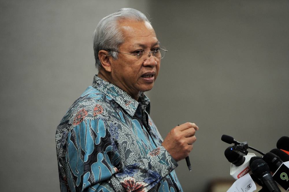 Minister: No evidence packets of cooking oil in Indonesian waters came from Malaysia - Vimarsana News