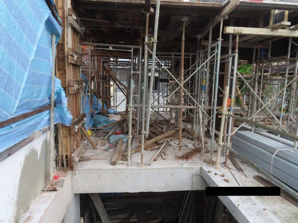 At an inspection of a construction site, the authorities found one where the lack of barricades and toe-boards at the sides of raised working platforms risks loose materials falling over the edge and injuring workers below. — Picture via Facebook/Ministry of Manpower