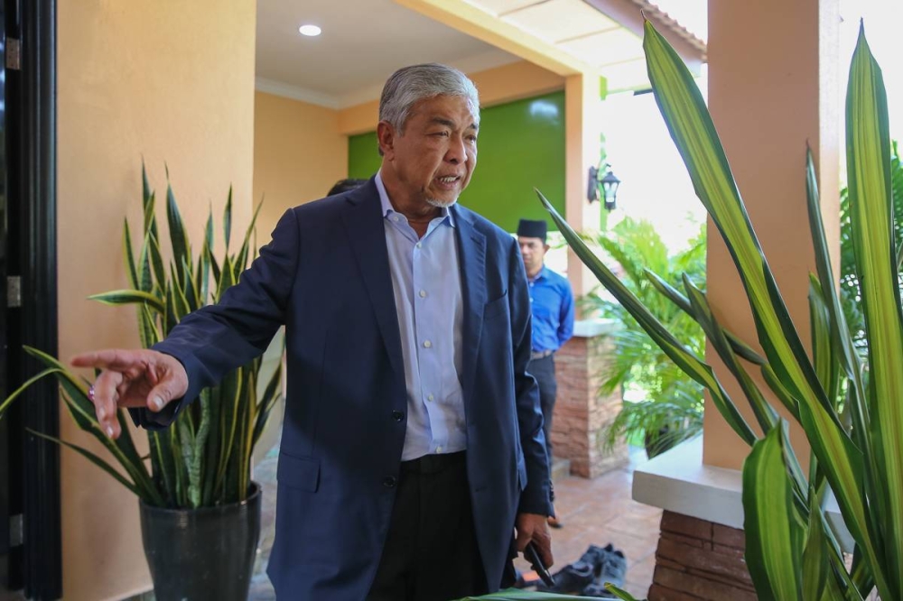 Datuk Seri Ahmad Zahid Hamidi gestures as High Court judge Datuk Collin Lawrence Sequerah is given a tour of the two Country Heights houses as part of court proceedings on August 1, 2022. — Picture by Yusof Mat Isa