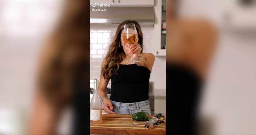 Spicy rosé is the cocktail of summer 2022. — Picture via TikTok/kalejunkie