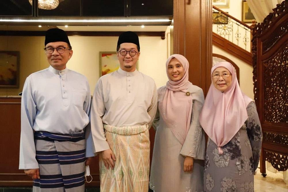 Permatang Pauh MP Nurul Izzah Anwar (second left) and Khazanah Research Institute's senior research associate Yin Shao Loong got married yesterday. ― Picture via Facebook/Nurul Izzah Anwar