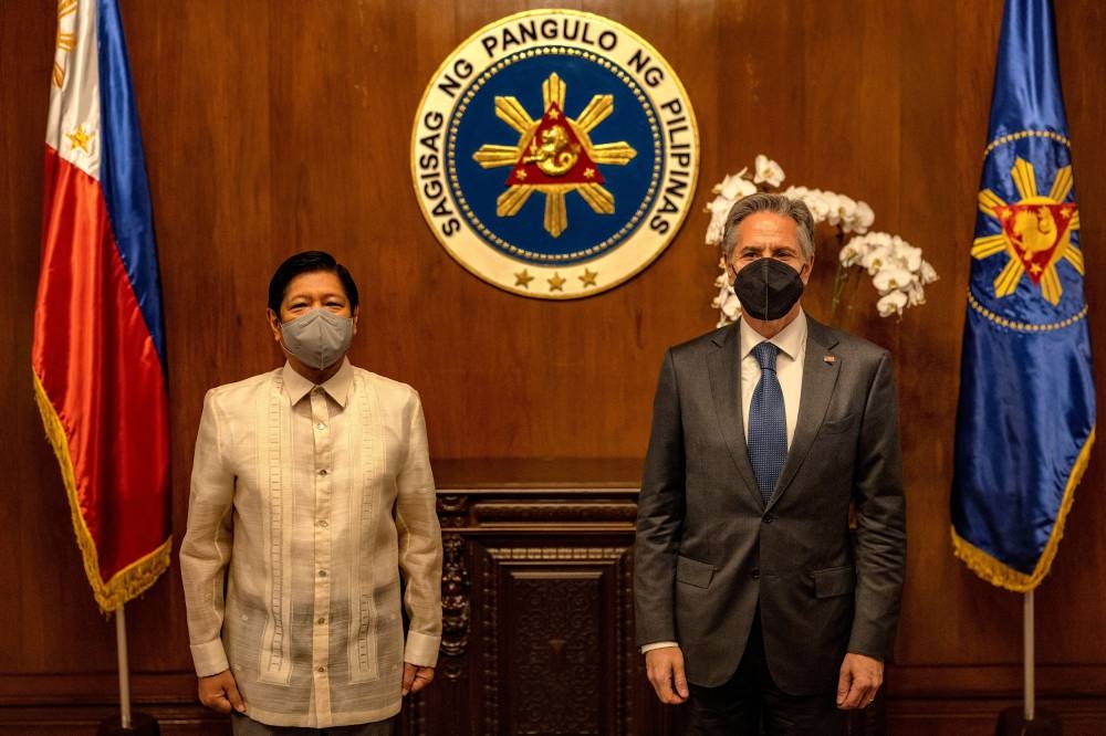 Philippine President Ferdinand Marcos Jr. and U.S. Secretary of State Antony Blinken pose for a photo at the Malacanang Palace in Manila, Philippines, August 6, 2022. — Picture by Ezra Acayan/Pool via Reuters