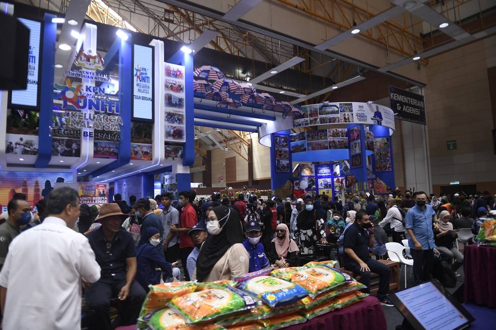 Visitors are seen at the Malaysian Agriculture, Horticulture and Agro-tourism Exhibition (Maha) 2022 at the Malaysia Agro Exposition Park Serdang (MAEPS) in Serdang August 6, 2022. — Bernama pic