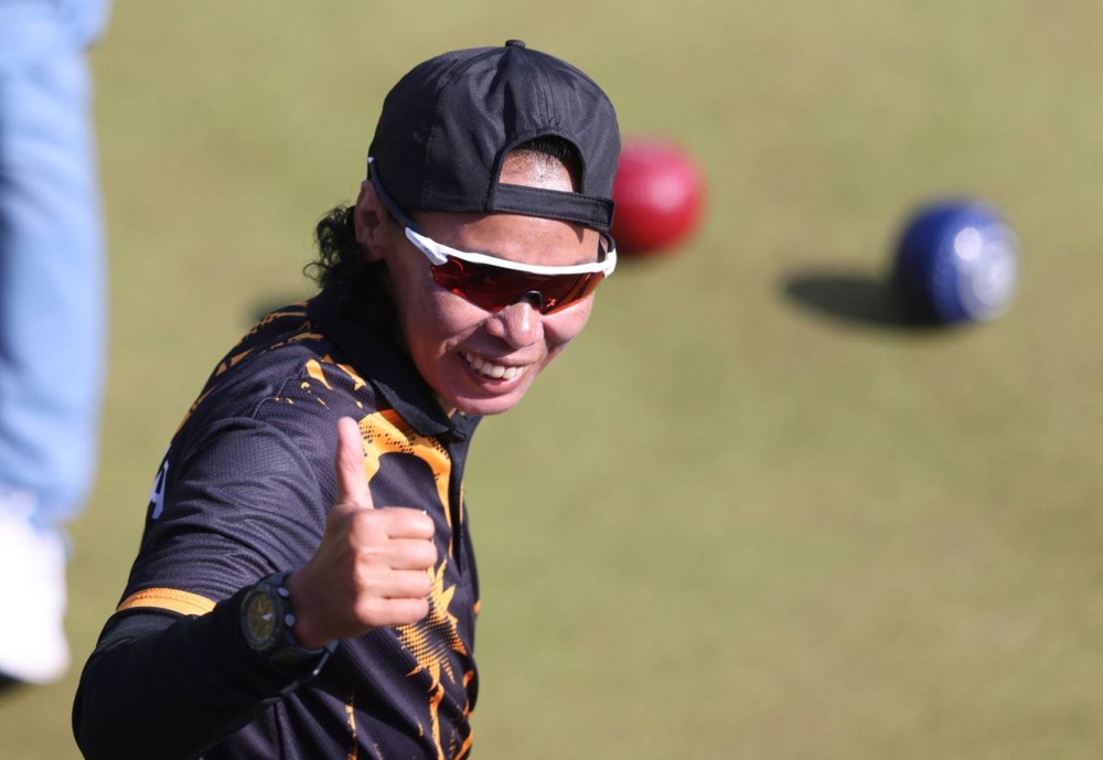 National lawn bowling athlete Siti Zalina Ahmad when facing Olivia Eunice Buckingham from Niue in the first round of the Women's Singles Lawn Bowling event at the Birmingham 2022 Commonwealth Games at Victoria Park July 29, 2022. — Bernama pic