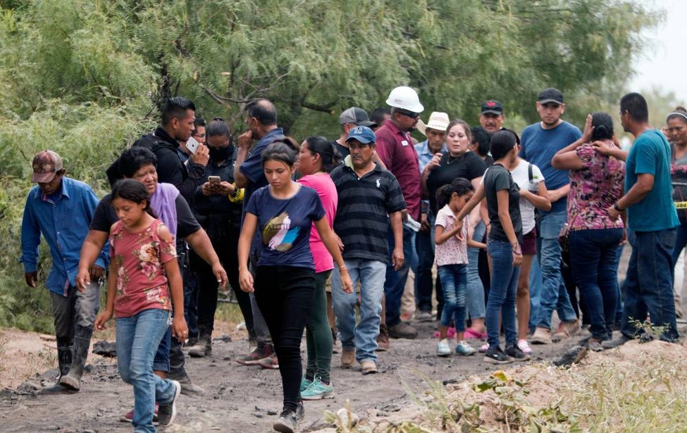 Relatives wait for news of the 10 miners trapped at the flooded coal mine since Wednesday after a collapse, in the community of Agujita, Sabinas Municipality, Coahuila State, Mexico, on August 6, 2022. — AFP pic