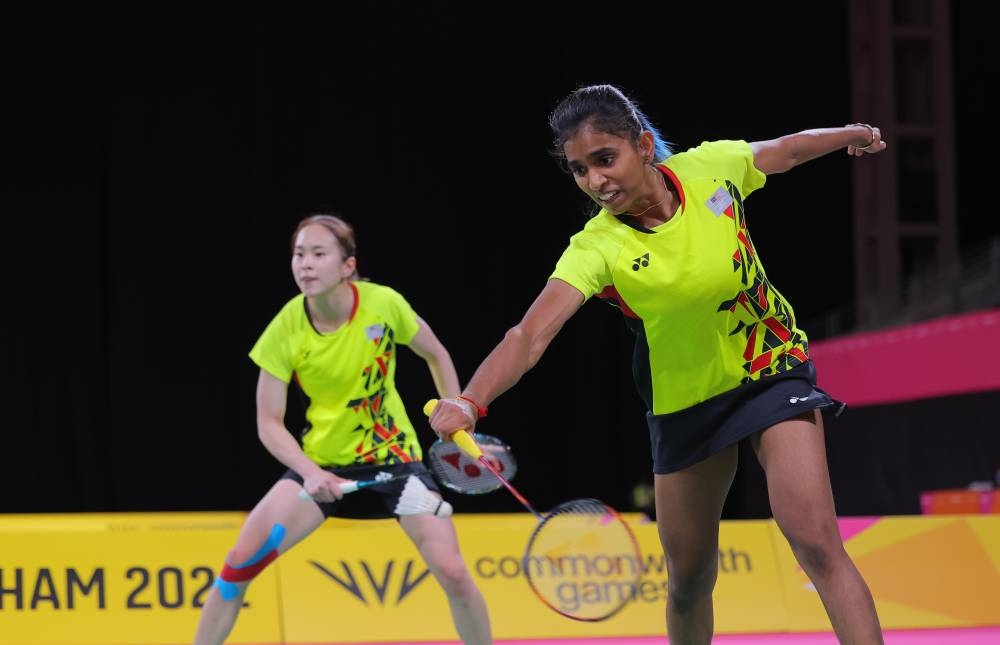 World number 11 Pearly-Thinaah downed India’s Treesa Jolly-Gaytri Gopichand Pullela 21-13, 21-6 to set up a title showdown against Chloe Birch-Lauren Smith. — Bernama pic