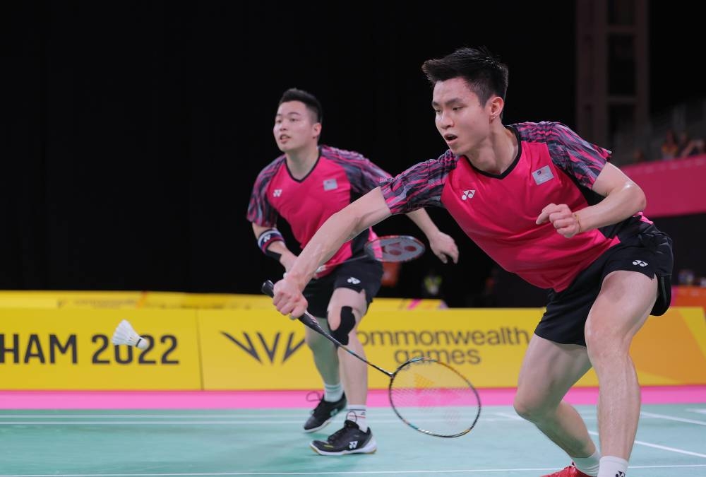 Top national men’s doubles shuttlers Aaron Chia-Soh Wooi Yik in action against England’s Ben Lane-Sean Vendy in the semi-finals, August 7, 2022. — Bernama pic