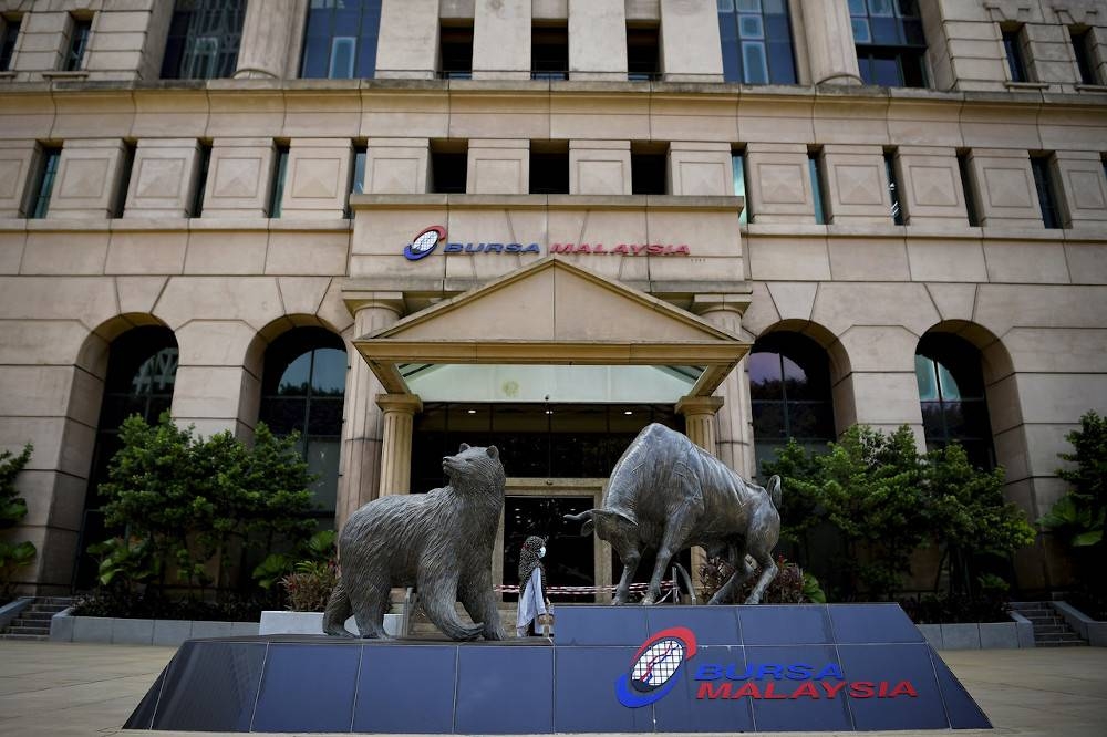 In its weekly Fund Flow Report today, MIDF Research said foreign investors were net sellers only on Tuesday (August 2), but this was more than offset by the net inflows during the rest of the trading days. — Bernama pic
