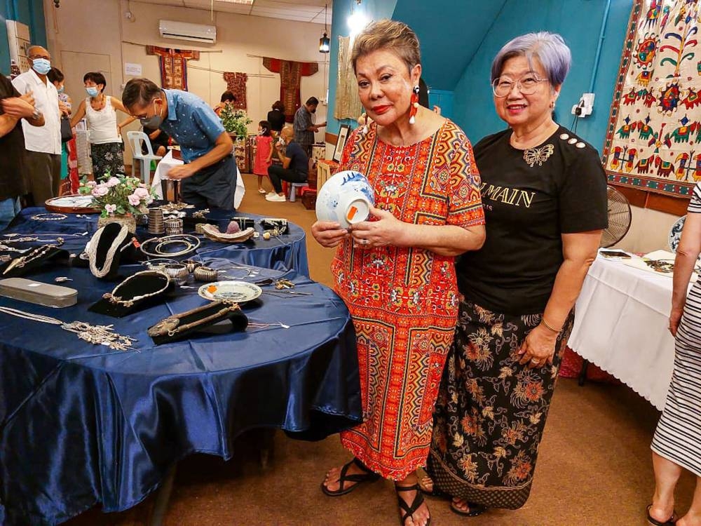 Socialite See Foon Chan-Koppen (left) and Perak Women for Women (PWW) president Kimberley Tan during the launching of Tales of Collecting. Chan decided to donate her collection for PWW which strives to improve the lives of women and children in the community. — Picture by Sylvia Looi
