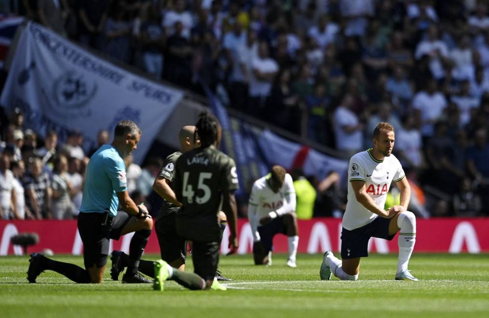 Tottenham Hotspur and Southampton players take a knee before the match at the Tottenham Hotspur Stadium, London August 6, 2022. — Reuters pic