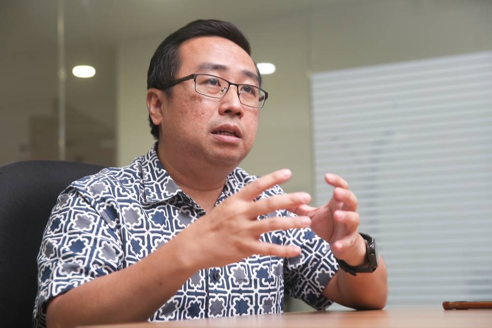 Tanjong Malim MP Chang Lih Kang said the government projection provided in a parliamentary written reply appears unreasonably low and questioned the financial viability of the expensive project, estimated to cost up to RM1 billion per kilometre. ― Picture by Choo Choy May