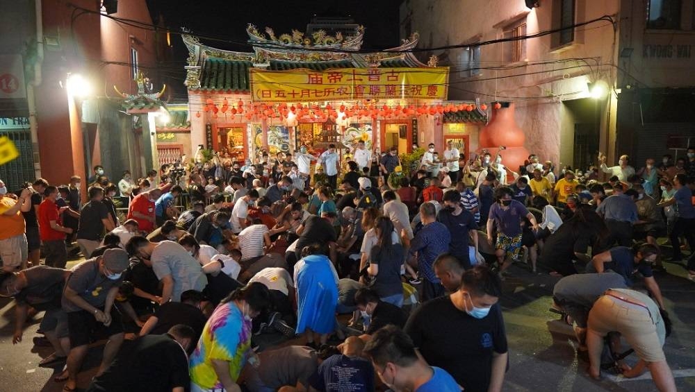The Qiang Gu event in front of the temple. — Borneo Post Online pic