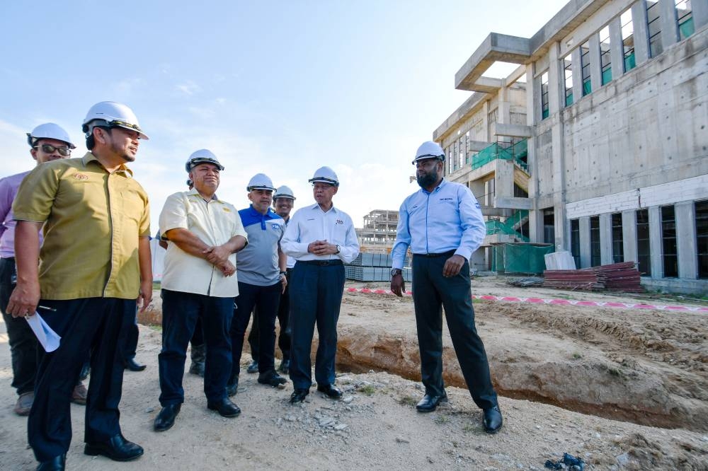 Govt to focus on two sick projects in Kelantan, says Mustapa Mohamed - Vimarsana News