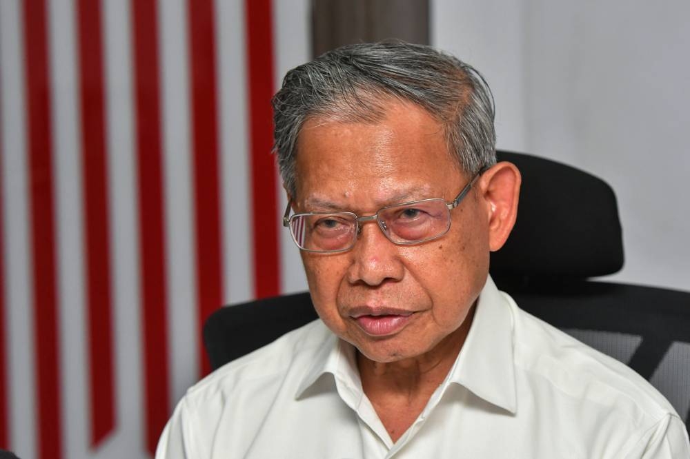 Minister in the Prime Minister’s Department (Economy) Datuk Seri Mustapa Mohamed said the setting up of the task force has a beneficial impact in dealing with inflation, especially in relation to enforcement involving cooking oil leading to a decrease in the price of the controlled item. — Bernama pic    