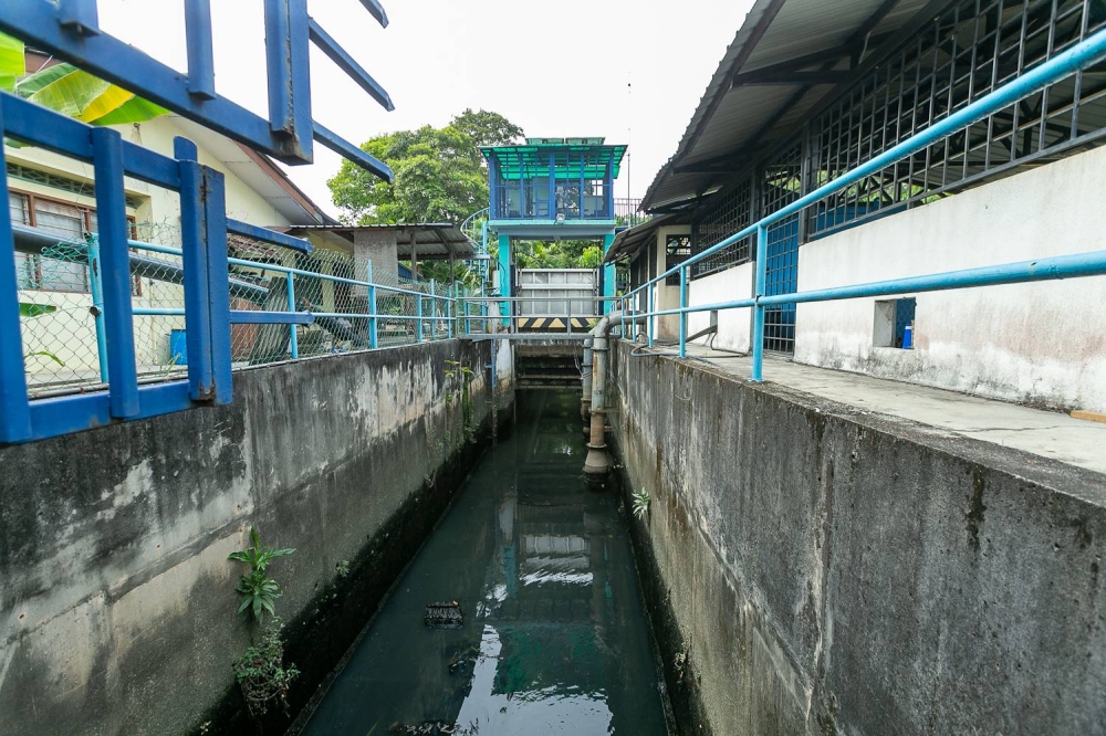 The floodgates at Taman Melawis, Klang should be getting upgraded pumps according to the Selangor government’s plans for flood mitigation. – Picture by Devan Manuel