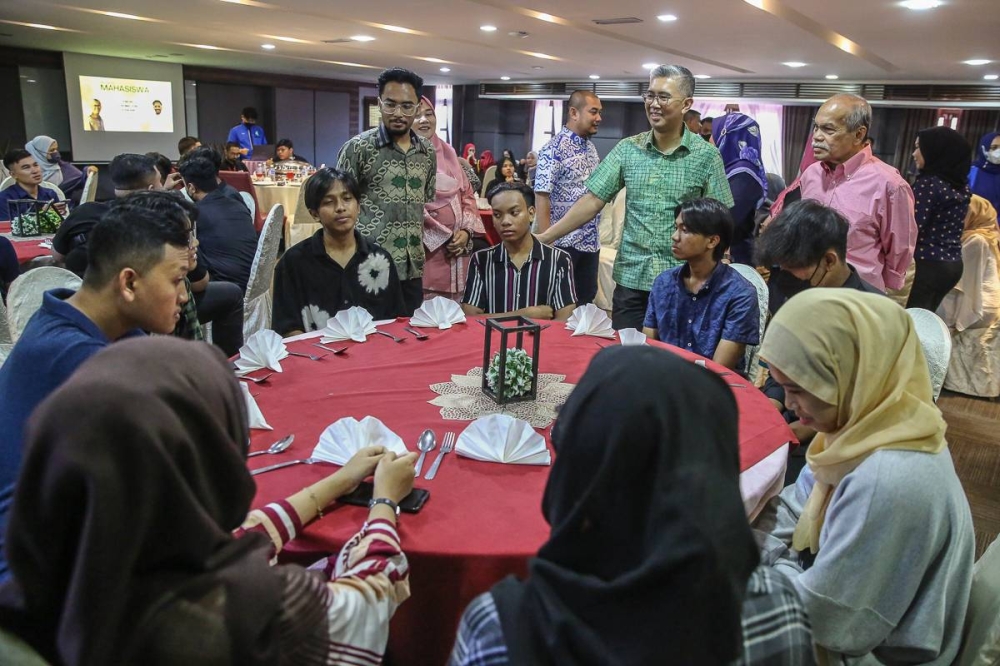 Finance Minister Datuk Seri Tengku Zafrul Abdul Aziz attends a programme with students at the De Palma Hotel in Kuala Selangor, August 14, 2022. — Picture by Yusof Mat Isa