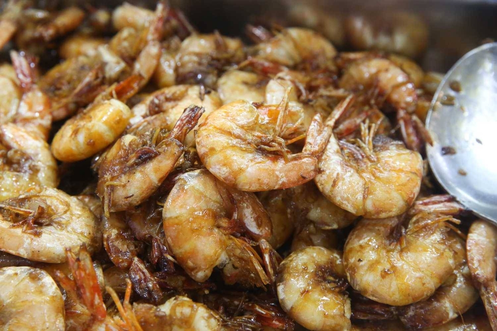 It's not often you see prawns served at 'chap fan' stalls and these are fresh and tasty.