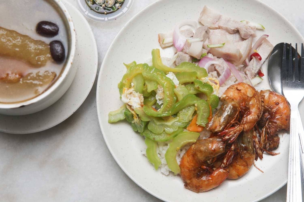 For a decadent lunch, go for a refreshing tangy pork belly with sliced onions, prawns and stir fried bitter gourd paired with old cucumber soup.