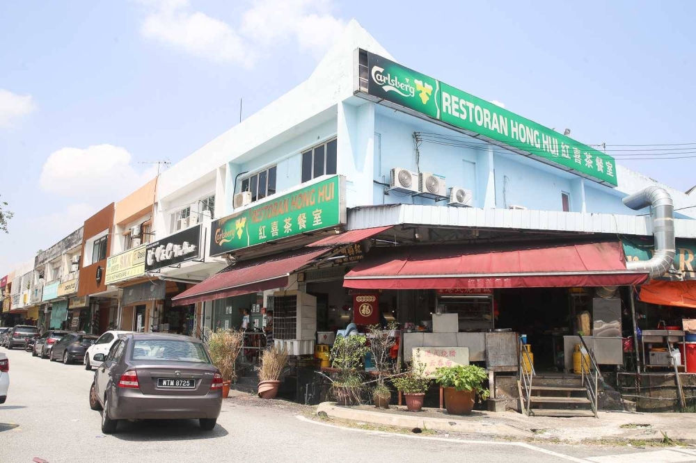 Restoran Hong Hui have been feeding their customers since the 1970s with their wholesome cooked food.