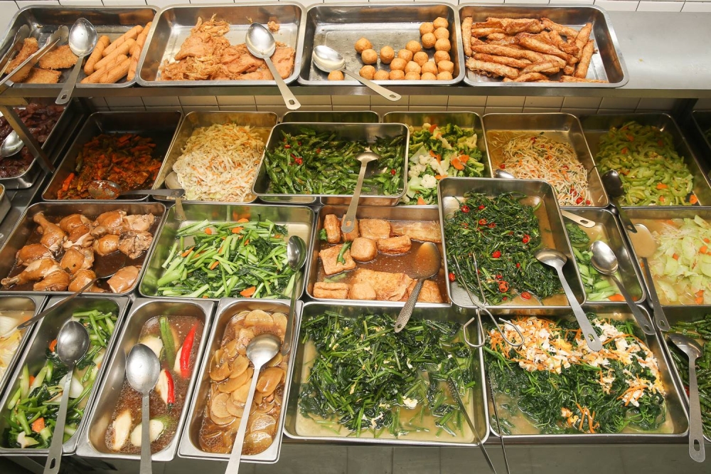 Visit Damansara Jaya's Restoran Hong Hui for a spread of dishes including a large number of vegetables to keep you healthy. — Pictures by Choo Choy May