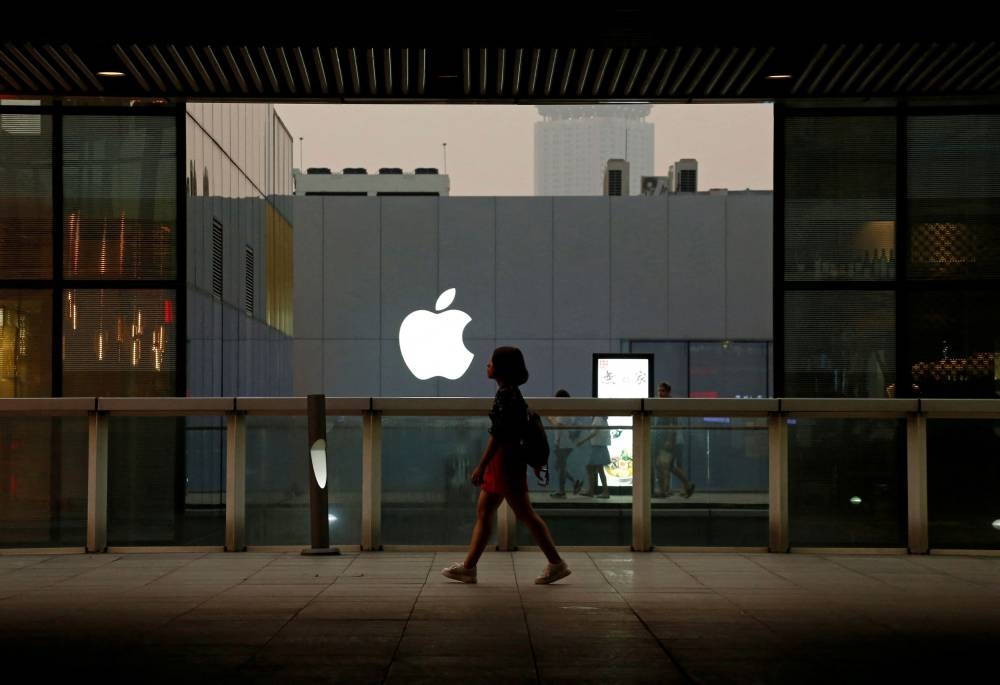 According to sources, Apple Inc's suppliers are in talks to produce Apple Watch and MacBook in Vietnam for the first time. ― Reuters file pic