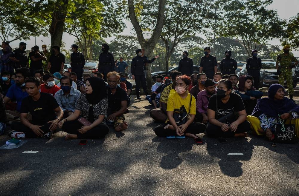 Malaysian authorities conduct checks on foreign workers at the Kuala Lumpur wholesale market August 17, 2022. — Bernama pic