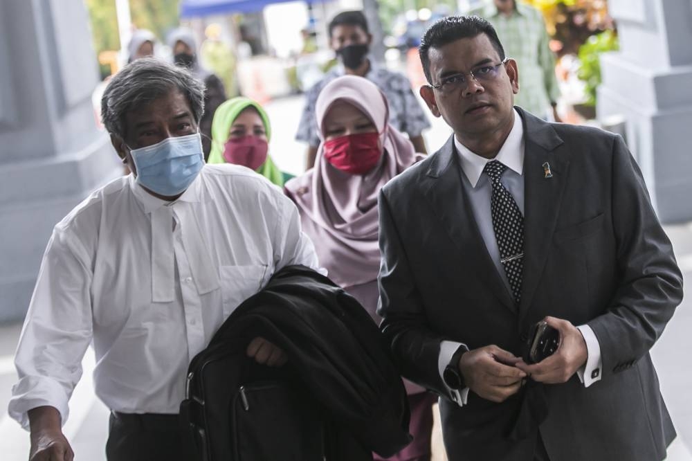Datuk Lokman Noor Adam (right) is pictured at the Kuala Lumpur High Court in Kuala Lumpur, August 17, 2022. — Picture by Hari Anggara