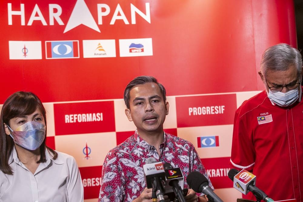 PH communications director Fahmi Fadzil (centre) said the PH presidential council meets from time to time but has yet to set a date for discussions on this matter. ― Picture by Hari Anggara