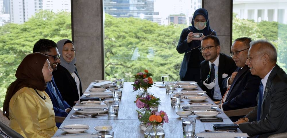 Minister of Tourism, Arts and Culture Datuk Seri Nancy Shukri (left) and her counterpart Phiphat Ratchakitprakan had discussion over lunch in Bangkok August 18, 2022. — Bernama pic