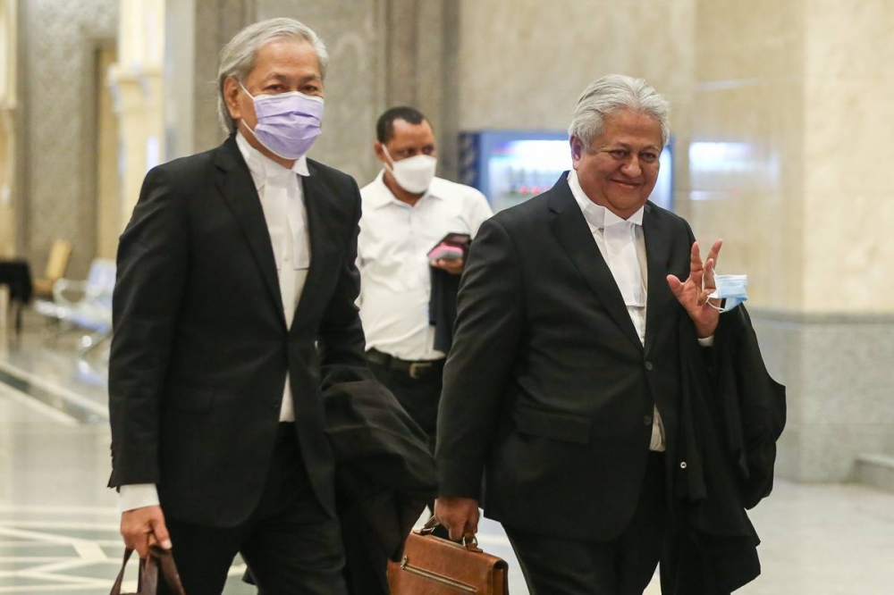 Datuk Zaid Ibrahim (right) whose firm Zaid Ibrahim Suflan TH Lieu & Partners is representing Datuk Seri Najib Razak is seen here at the Palace of Justice in Putrajaya August 15, 2022. — Picture by Yusof Mat Isa