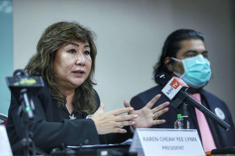 Malaysian Bar president Karen Cheah Yee Lynn (left) speaks during a press conference in Wisma MCA May 27, 2022. — Picture by Ahmad Zamzahuri