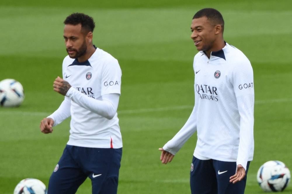 Paris Saint-Germain’s forward Kylian Mbappe and forward Neymar take part in a training session at the Camp des Loges, French L1 Paris Saint-Germain football club’s training ground in Saint-Germain-en-Laye, west of Paris, August 19, 2022. — AFP pic 